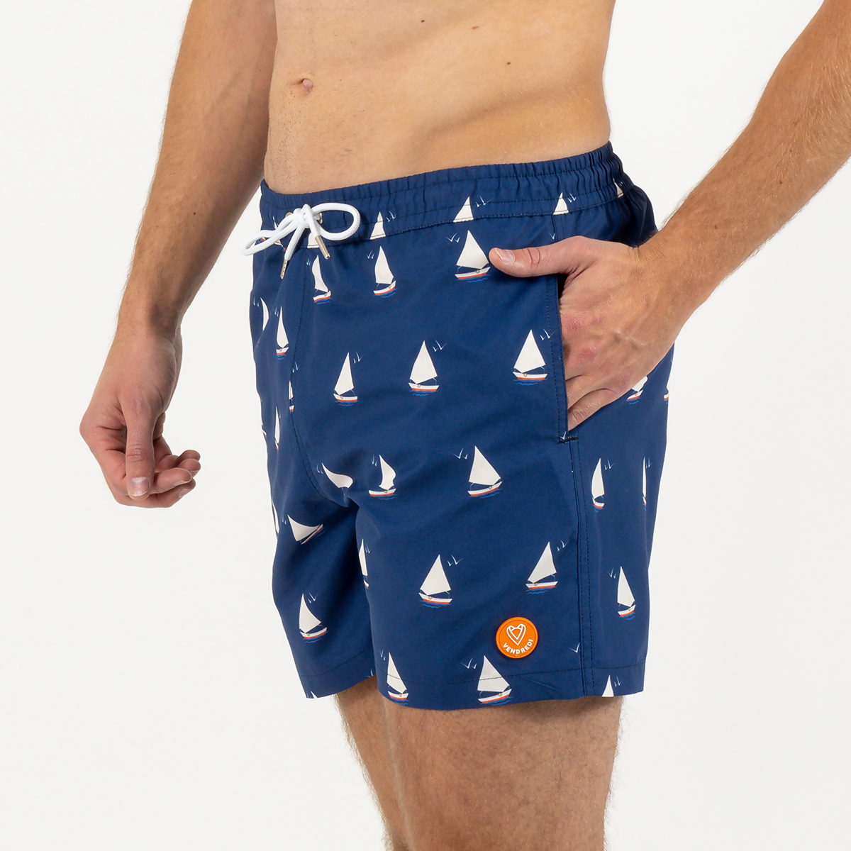 maillot-de-bain-homme-bleu-motif-bateau-profil