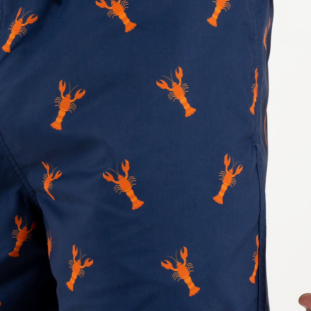 maillot-de-bain-homme-bleu-motif-homard-zoom