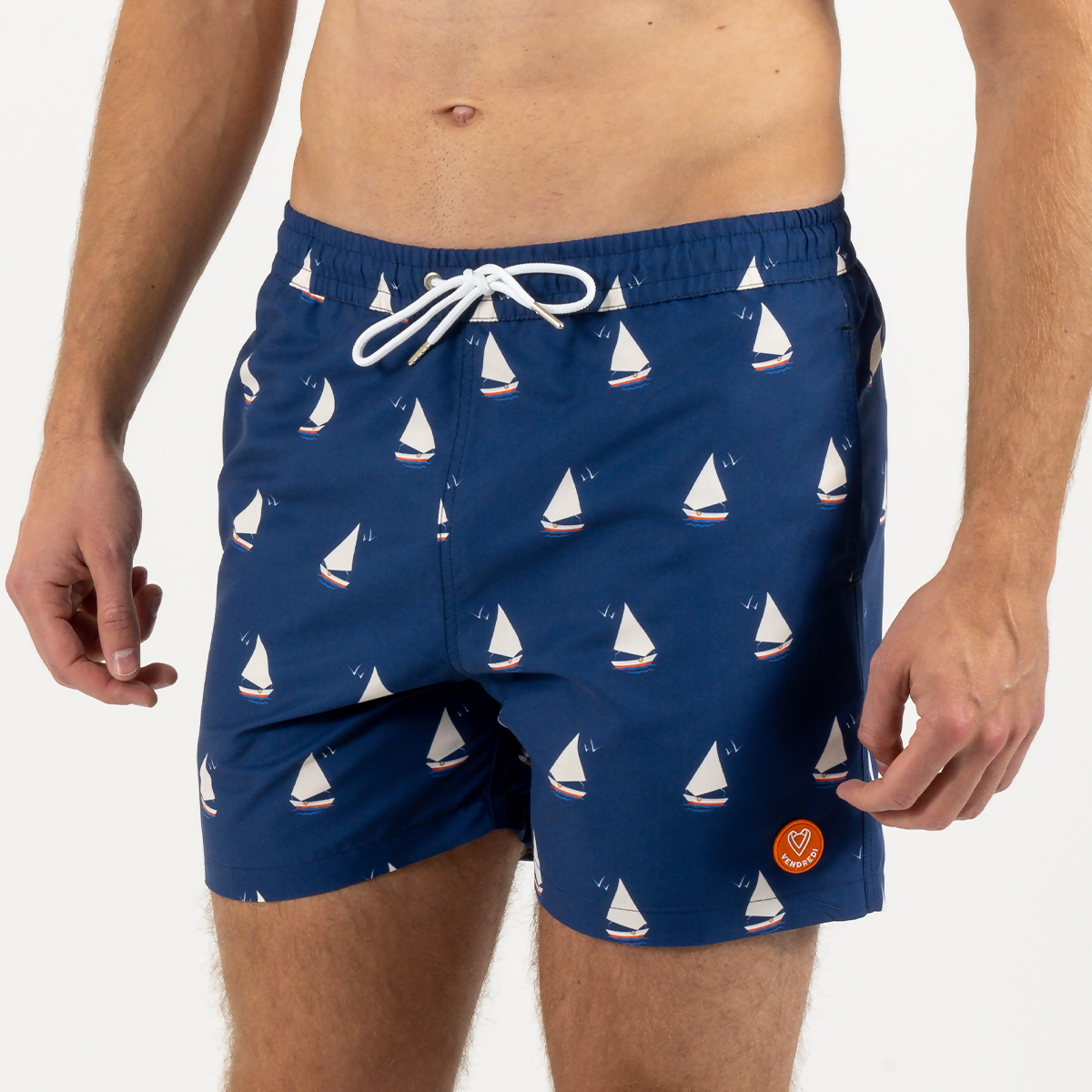 maillot-de-bain-homme-bleu-motif-bateau-face