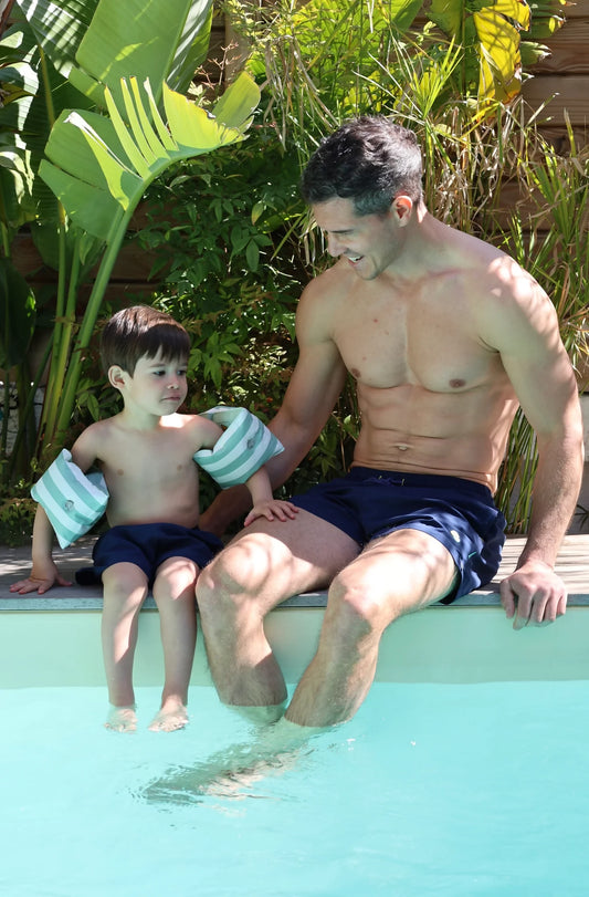 pere-fils-short-bain-orso-deep-blue-piscine
