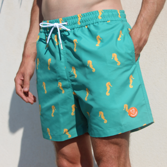 maillot-de-bain-homme-vert-motif-hippocampe-profil-ambiance